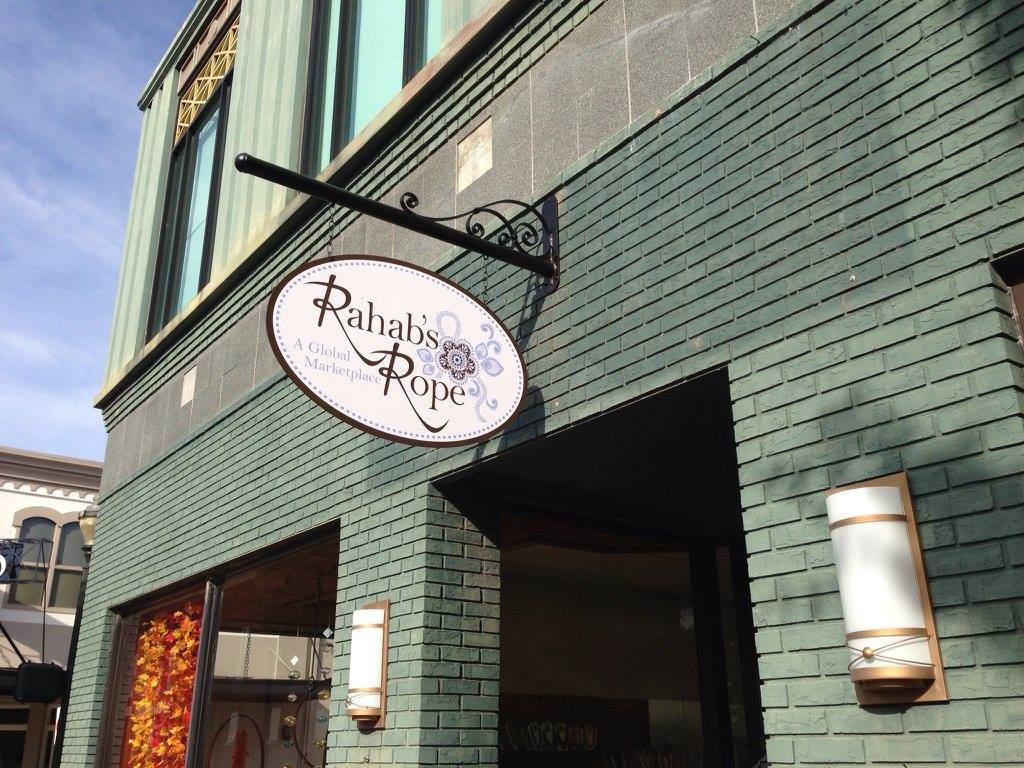 Who Makes High-Quality Custom Signs for Small Businesses?