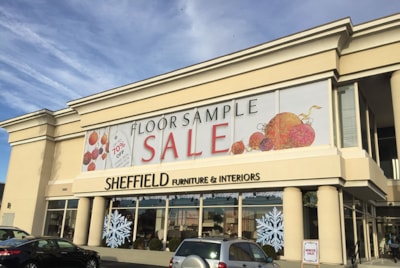 Custom Holiday Retail Displays That Influence Buying Decisions