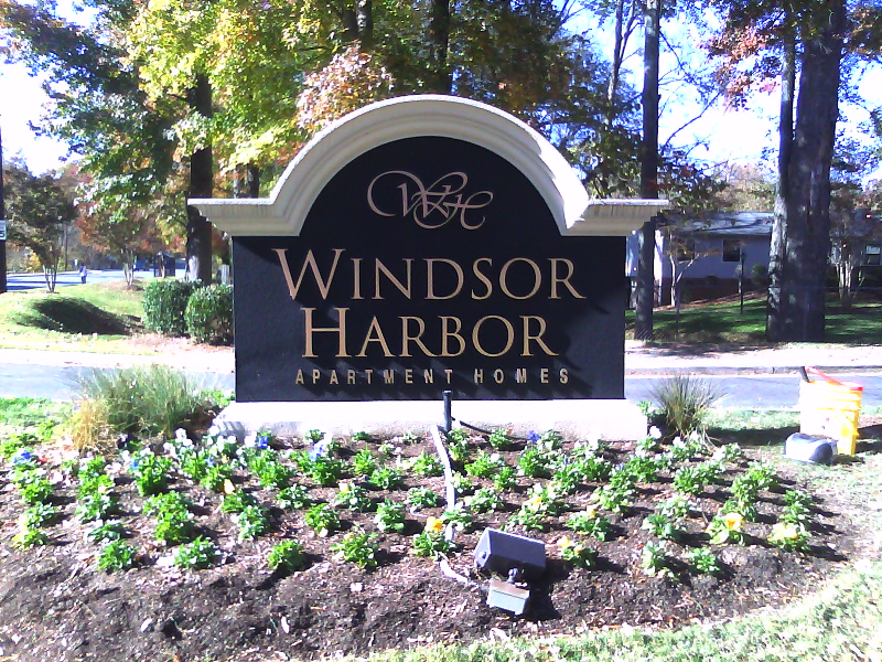 monument w/ raised letters