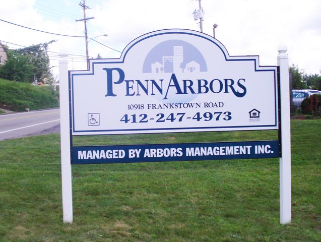 Alumalite Panel/Wooden Posts With PVC Sleeves