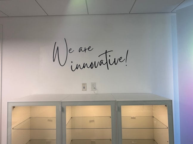 Vinyl Lettering & Graphics