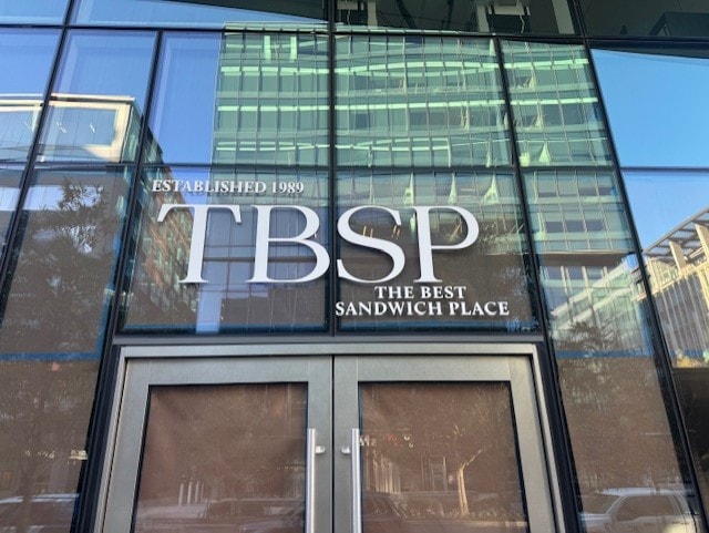 Vinyl Lettering & Graphics