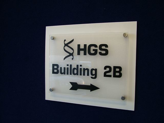 building directional sign arrow point orientation sign