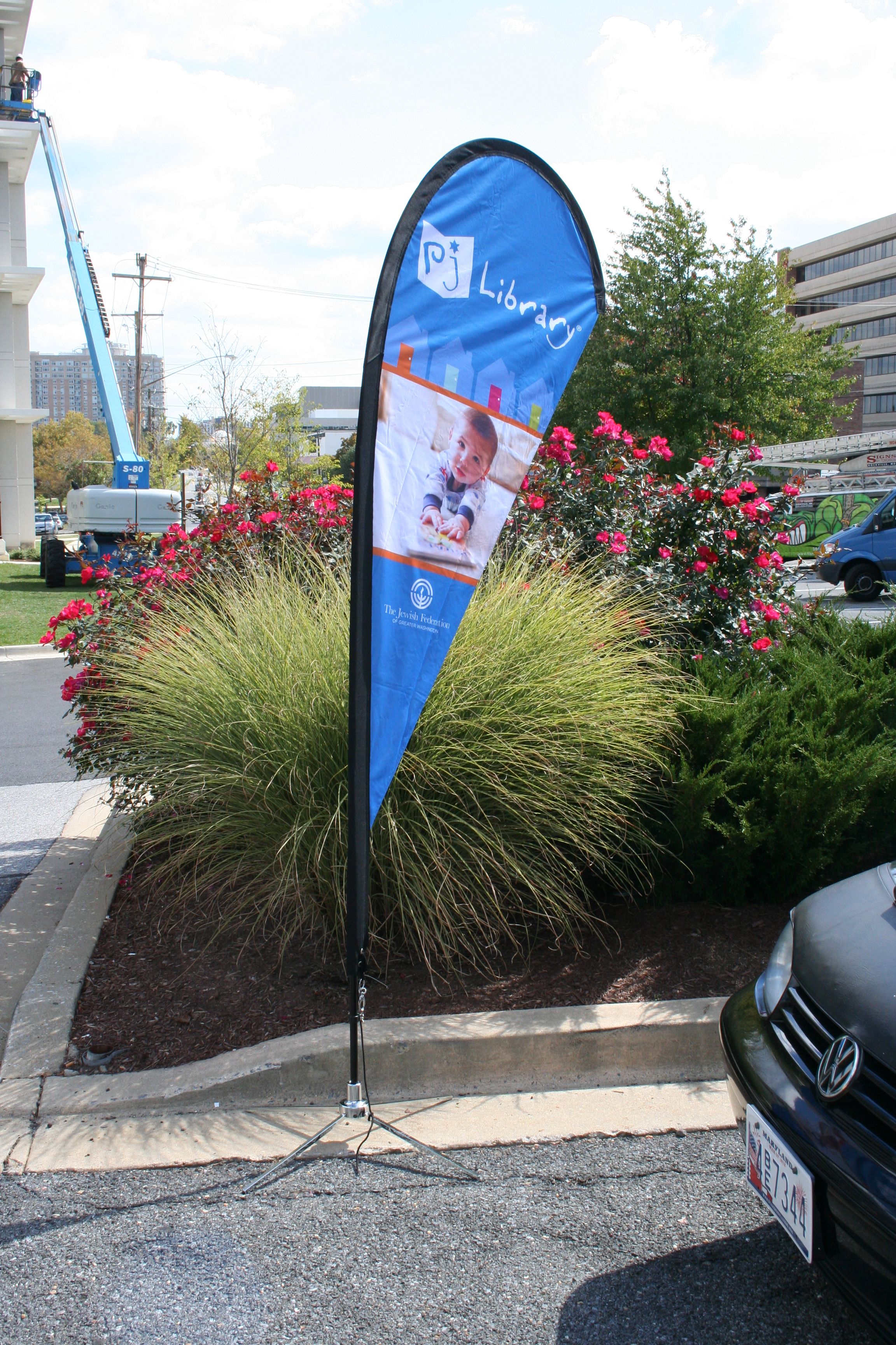 custom printed teardrop feather flag