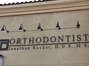 dimensional lettering, outdoor, signs by tomorrow, inland valley, southern california, jonathan rucker dds, orthodonist, temecula