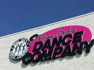 dimensional lettering, outdoor, signs by tomorrow, inland valley, southern california, miss sue's dance company, temecula, murrieta