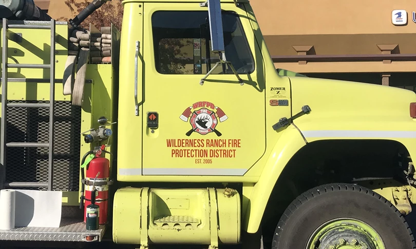 Reflective vehicle graphics for emergency vehicles