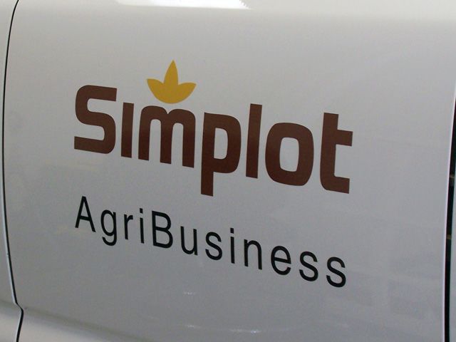 Matching custom logo colors using digital printing