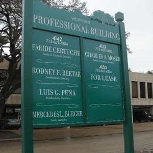 Monument sign, listing all tenants