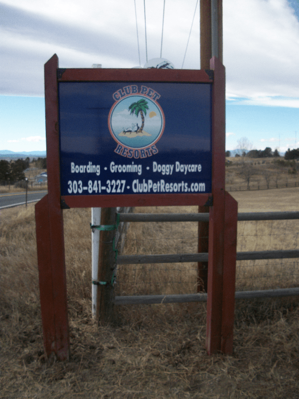 Club Pet Post & Panel