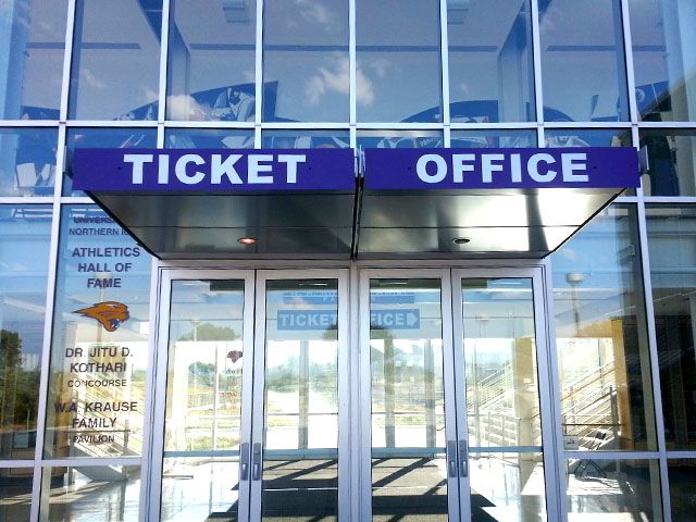 Vinyl Lettering Applied to Exterior Facade