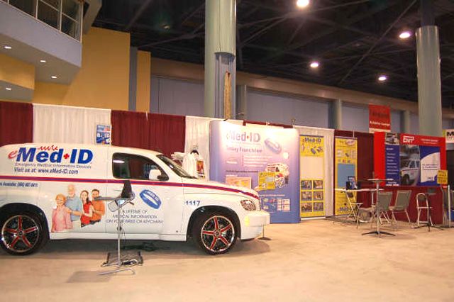 eMed Tradeshow Display w/ Vehicle & Retractable Banners