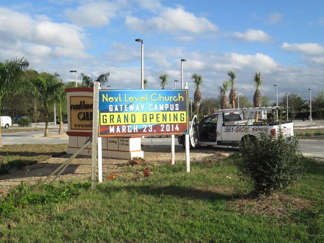 4'x8' v-sign assembly